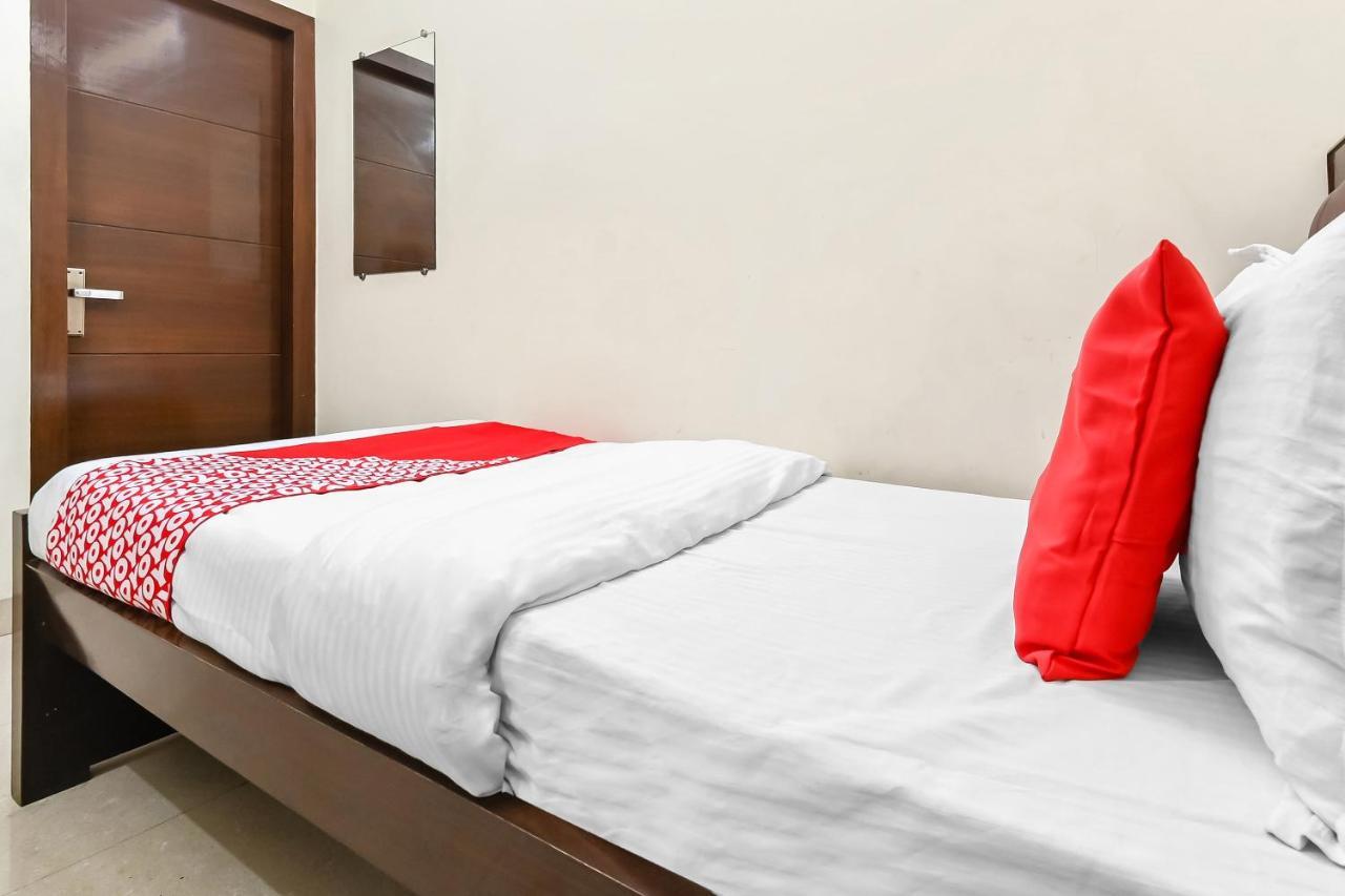 Oyo 49672 Hotel Galaxy Moradabad Buitenkant foto