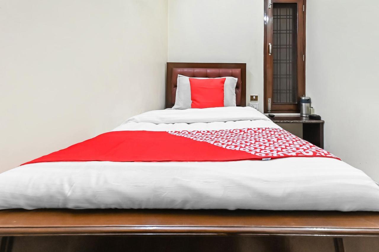 Oyo 49672 Hotel Galaxy Moradabad Buitenkant foto