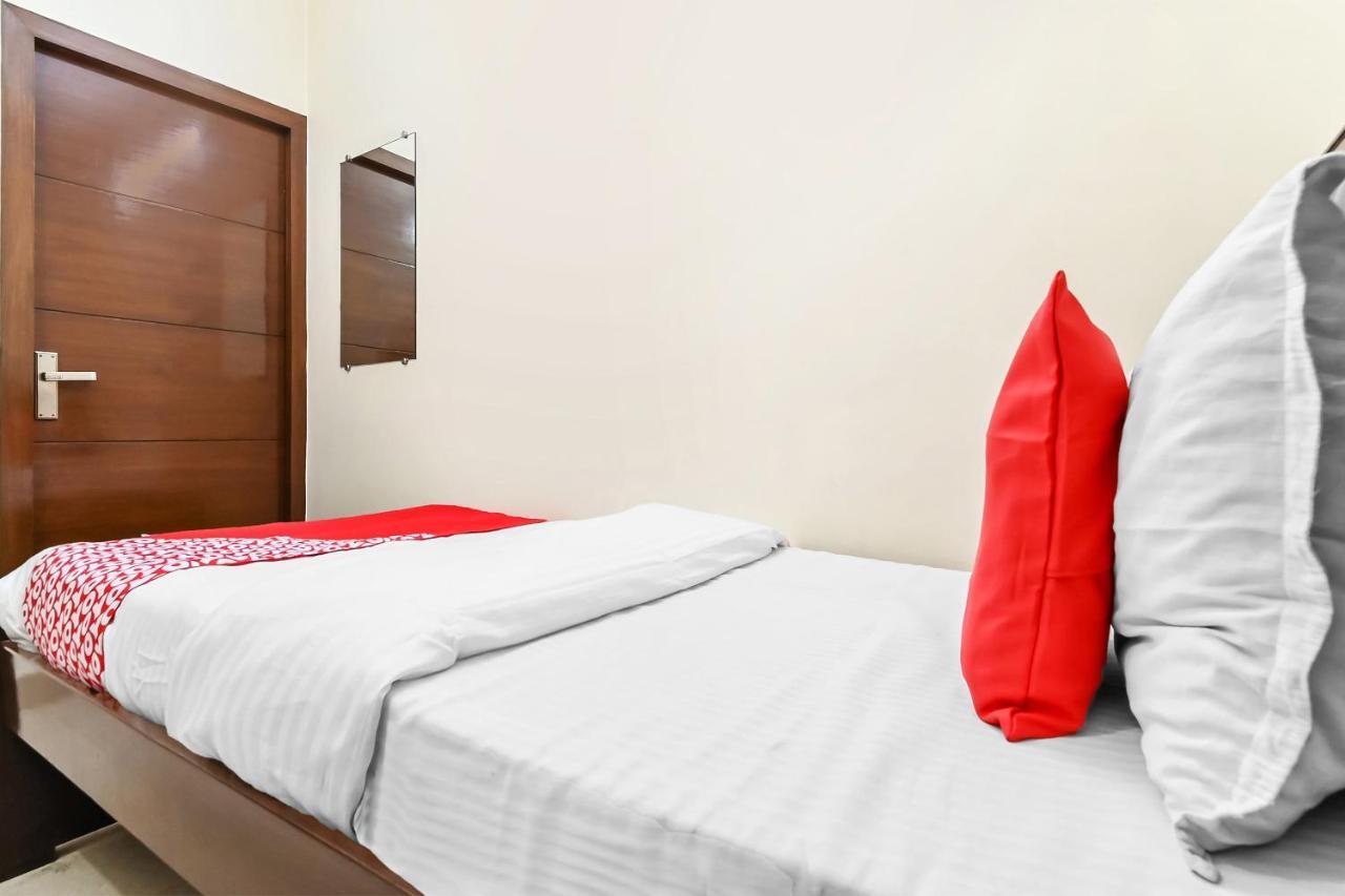 Oyo 49672 Hotel Galaxy Moradabad Buitenkant foto