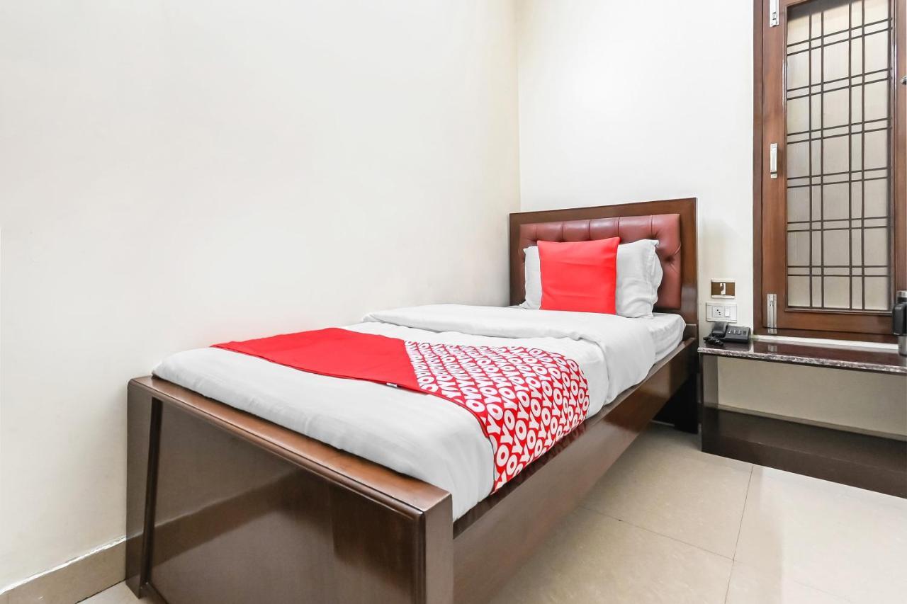 Oyo 49672 Hotel Galaxy Moradabad Buitenkant foto