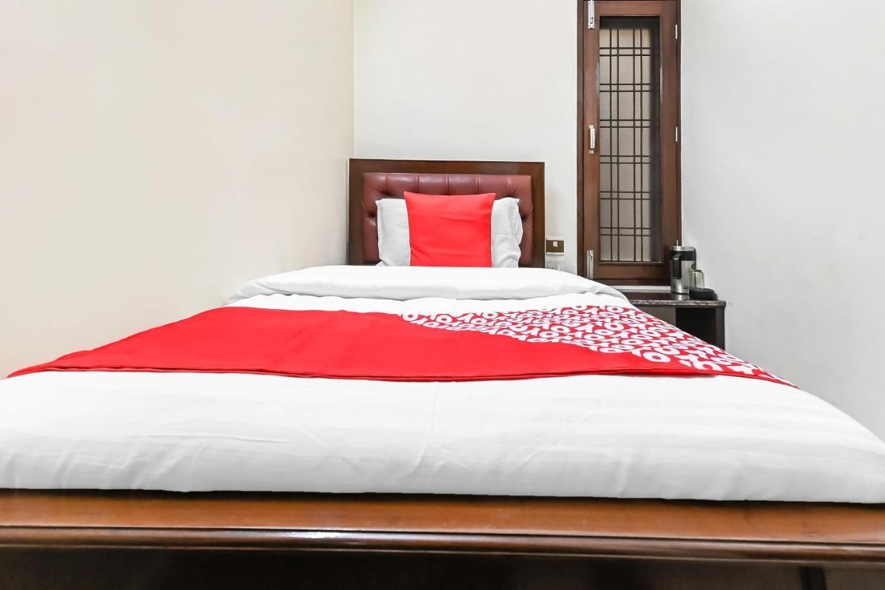 Oyo 49672 Hotel Galaxy Moradabad Buitenkant foto