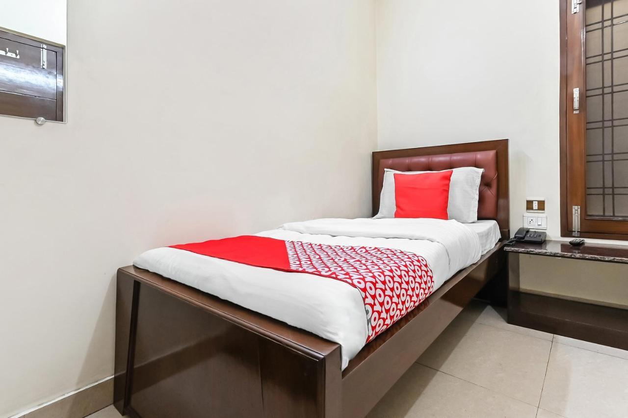 Oyo 49672 Hotel Galaxy Moradabad Buitenkant foto