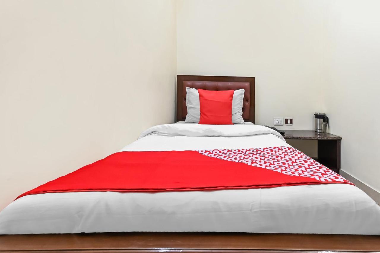 Oyo 49672 Hotel Galaxy Moradabad Buitenkant foto